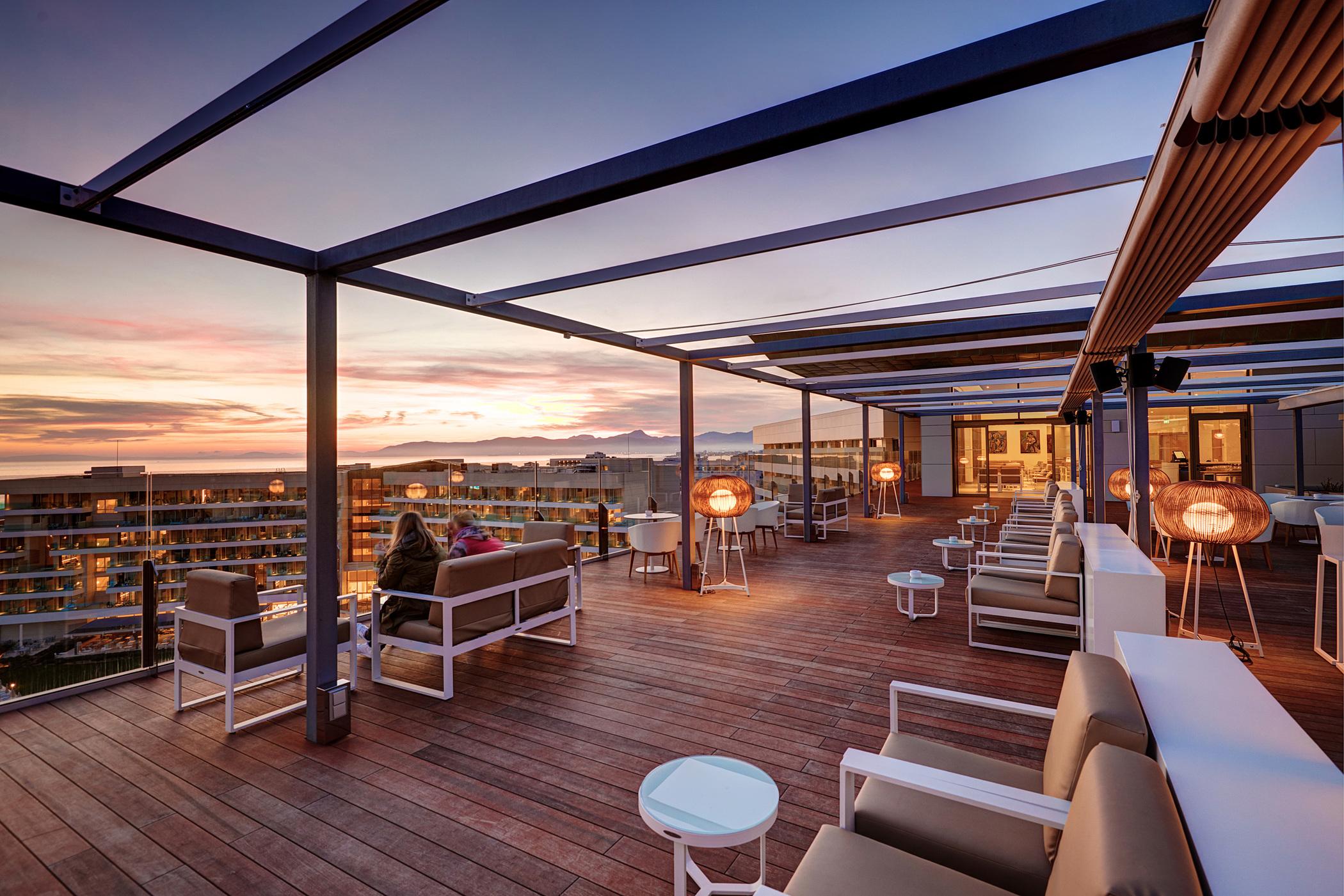 ฮิโปเทล ปลายา เด ปาลมา พาเลซแอนด์สปา Hotel ปลายาเดปัลมา ภายนอก รูปภาพ The rooftop bar at the hotel